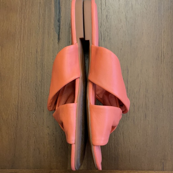 Nordstrom Caslon Canari Buttery Soft Slide Sandals - Picture 5 of 8